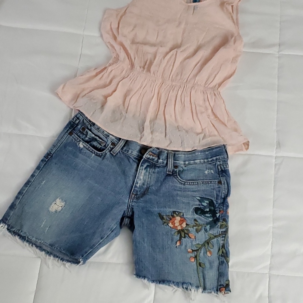 A&F cutoff embroidered Jean shorts